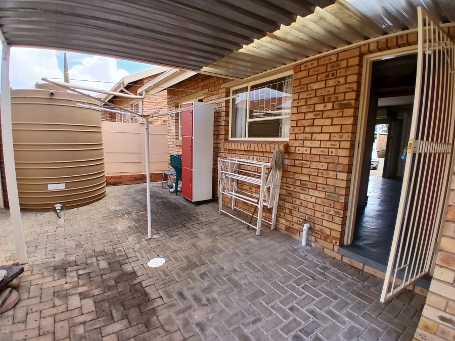 To Let 3 Bedroom Property for Rent in Fleurdal Free State